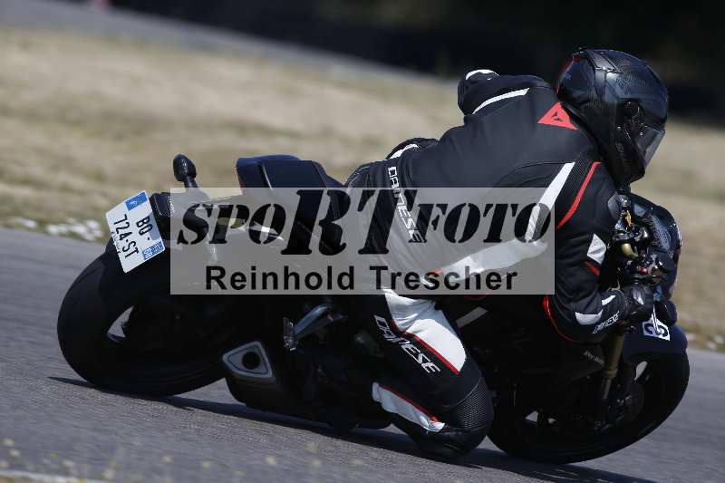 /Archiv-2023/28 05.06.2023 Moto Club Anneau du Rhin/vert-medium/31-1